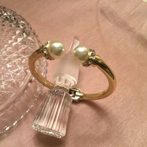 NWOT INC International Concepts (Macy’s brand) Goldtone & Faux Pearl Bracelet